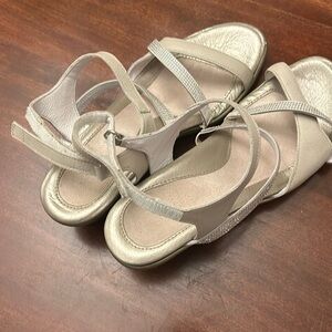 Naot, size 39. Beige sandals